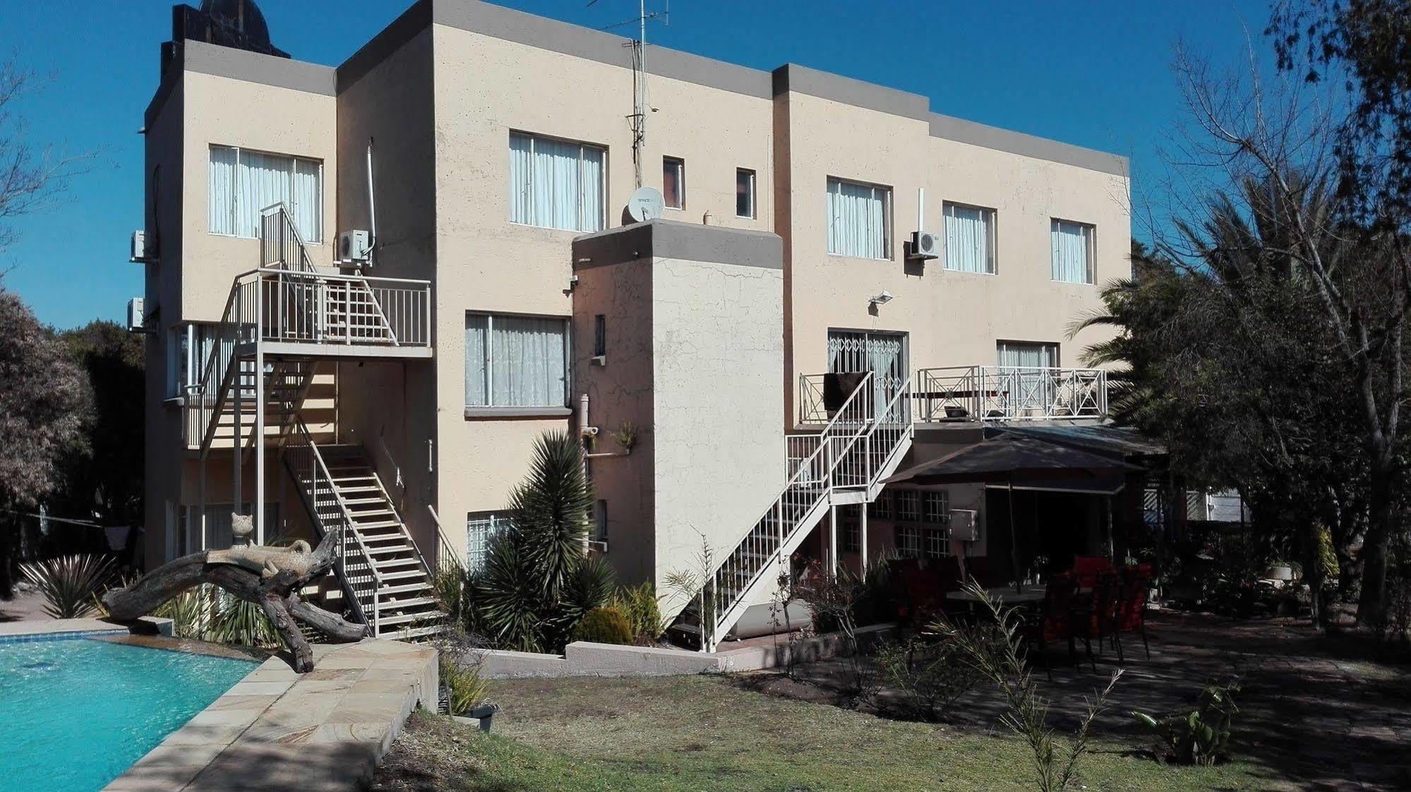 Villa Via Hotel Midrand Exterior photo