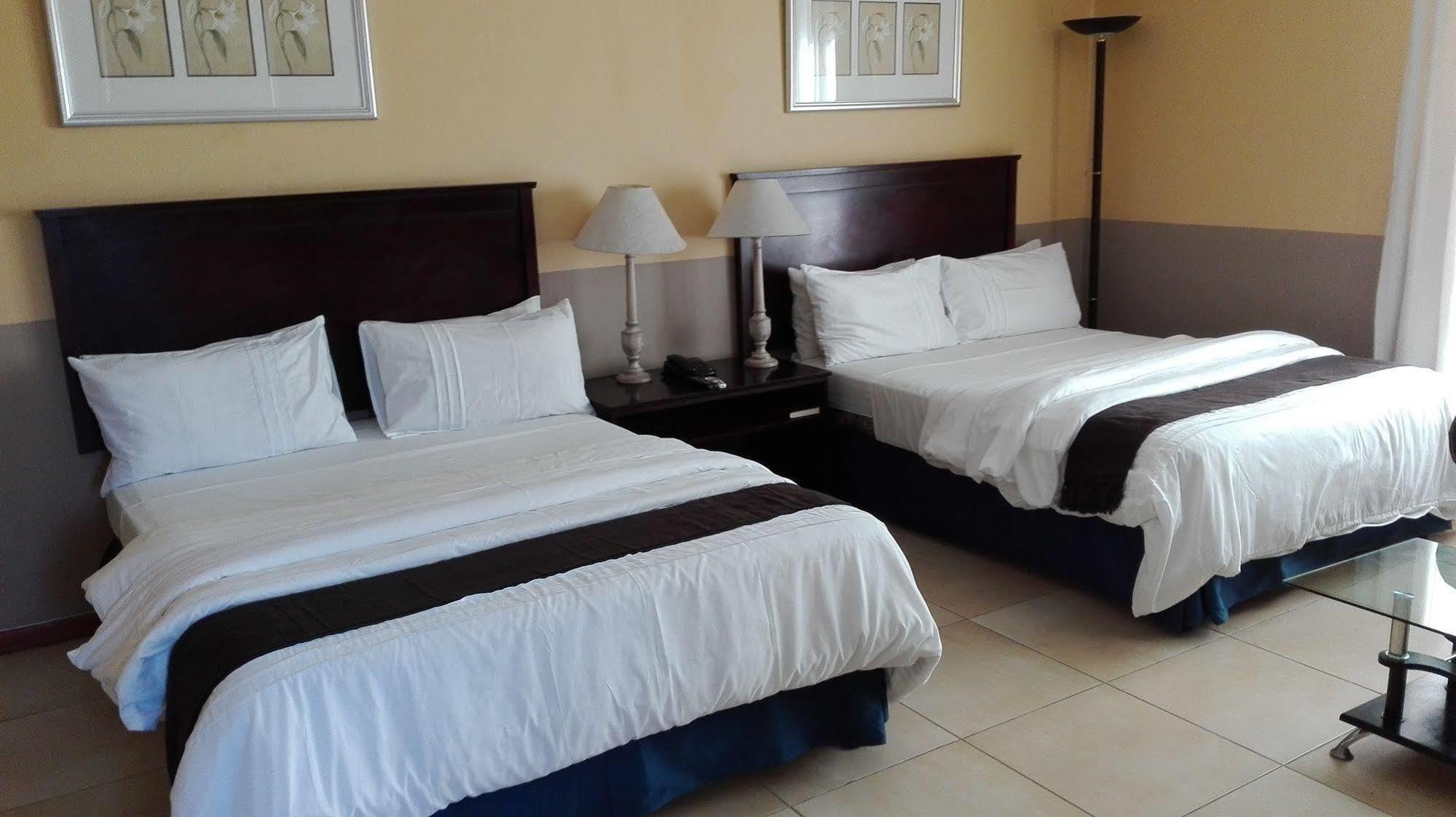 Villa Via Hotel Midrand Exterior photo