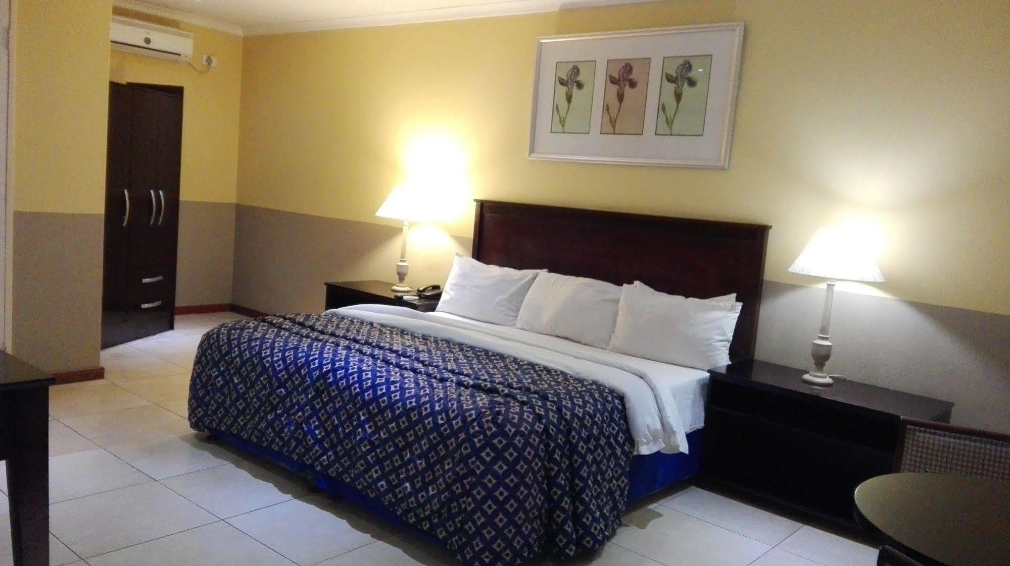 Villa Via Hotel Midrand Exterior photo