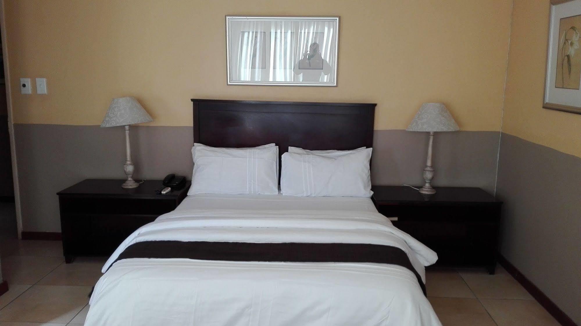 Villa Via Hotel Midrand Exterior photo