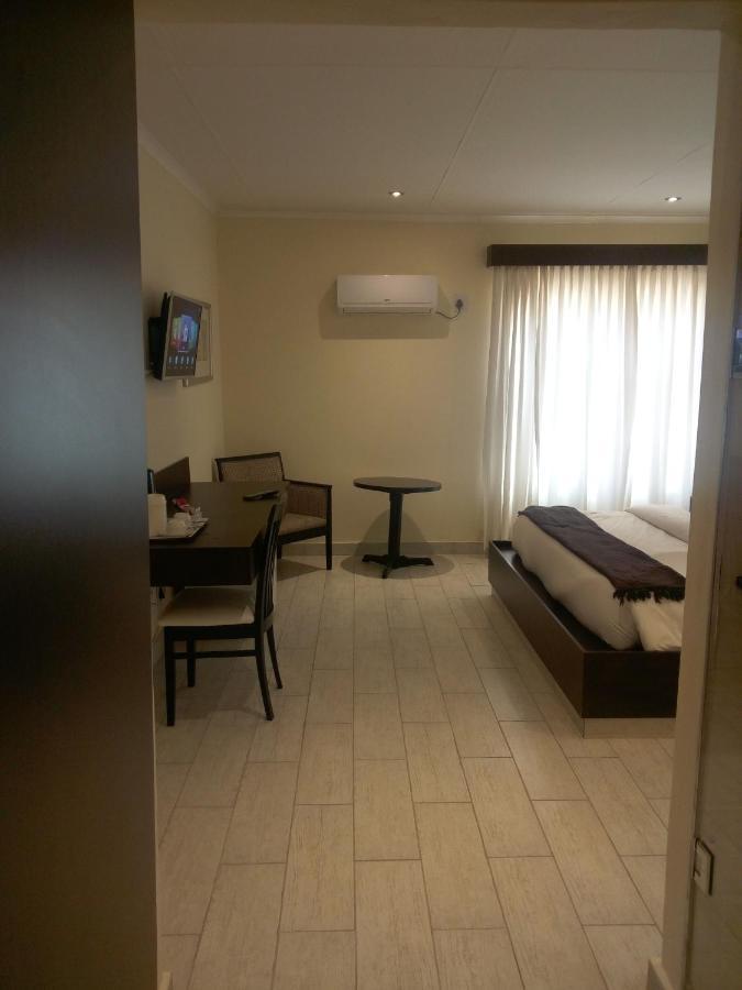 Villa Via Hotel Midrand Exterior photo